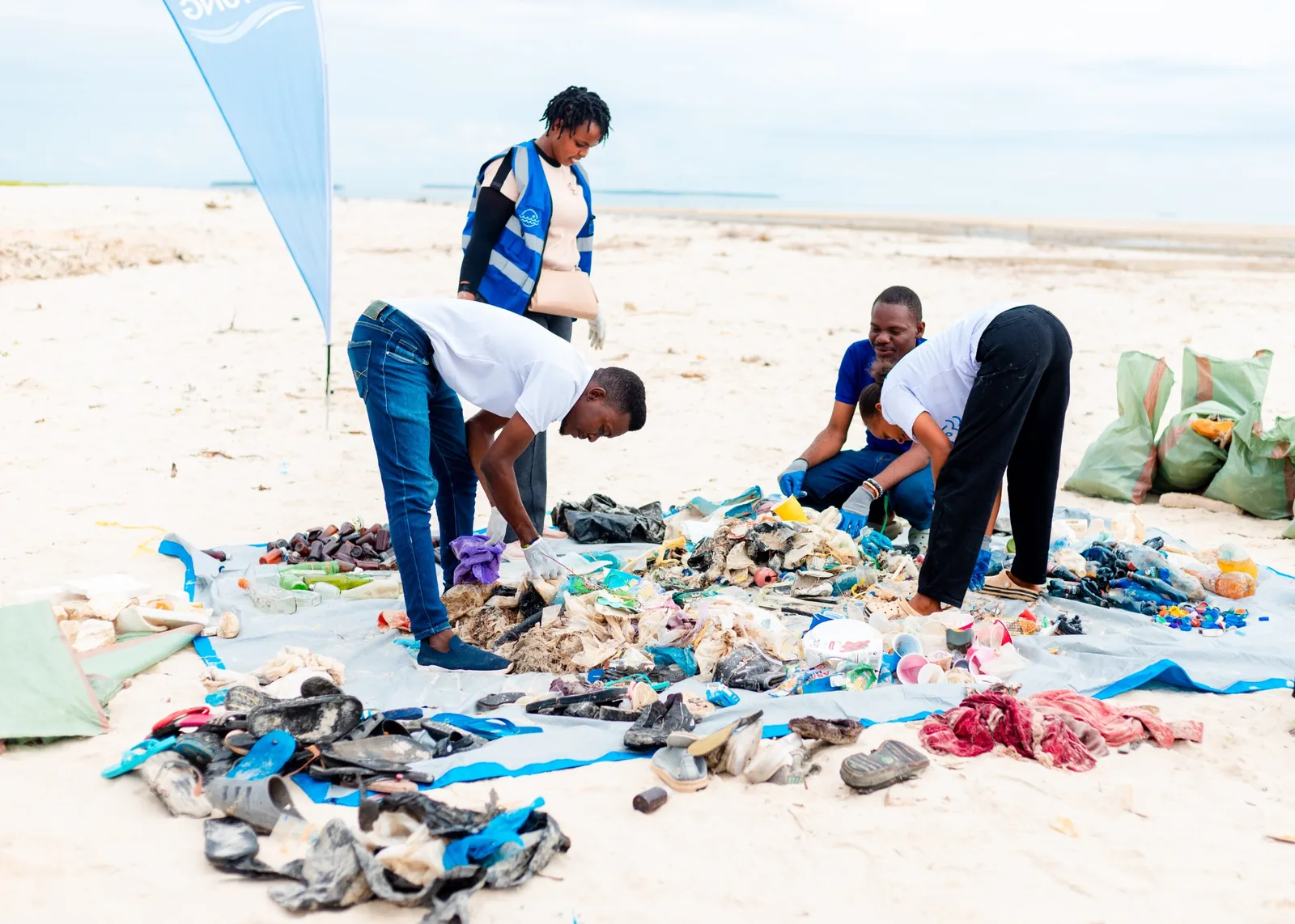 Waste sorting and shoreline evidence review during the 7 March 2026 community action