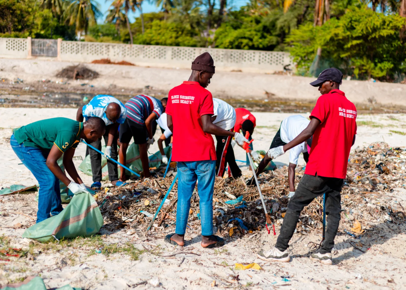 Washiriki wa beach clean-up na ulinzi shirikishi